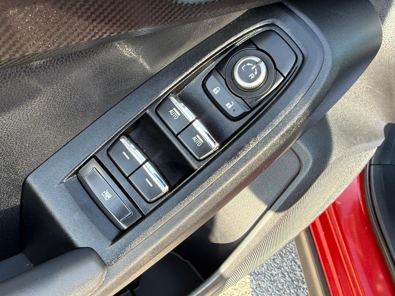 Subaru Crosstrek Vehicle Full-screen Gallery Image 15