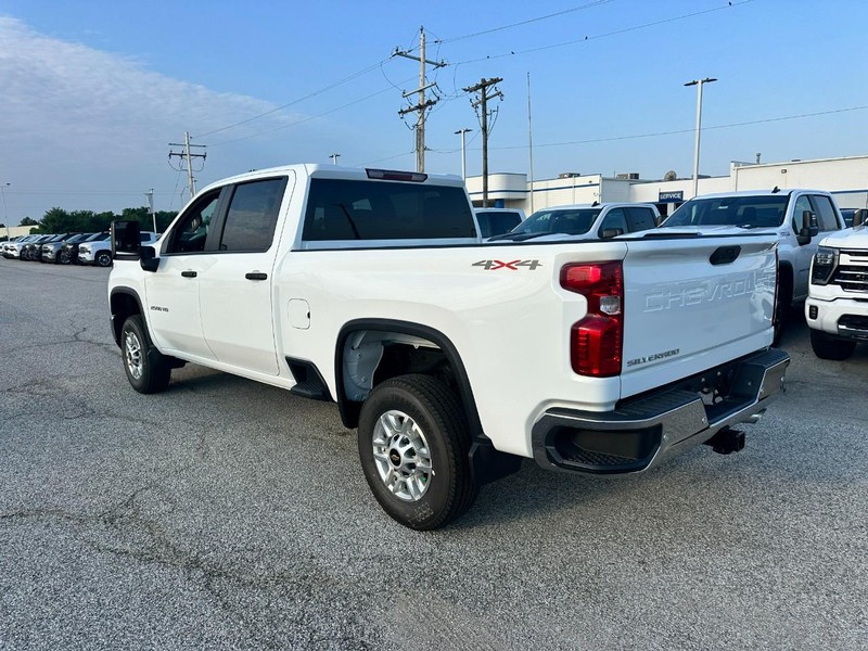 Chevrolet Silverado 2500HD Vehicle Full-screen Gallery Image 3
