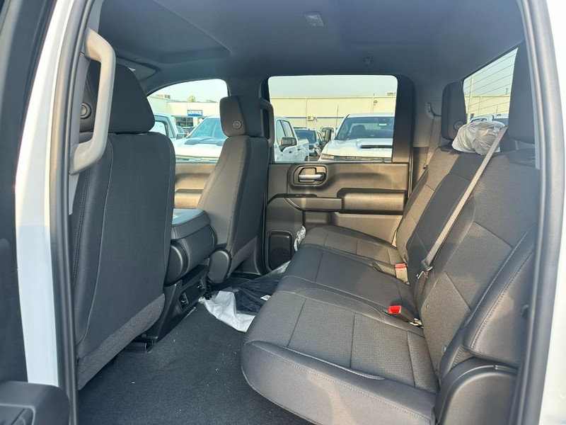 Chevrolet Silverado 2500HD Vehicle Full-screen Gallery Image 4