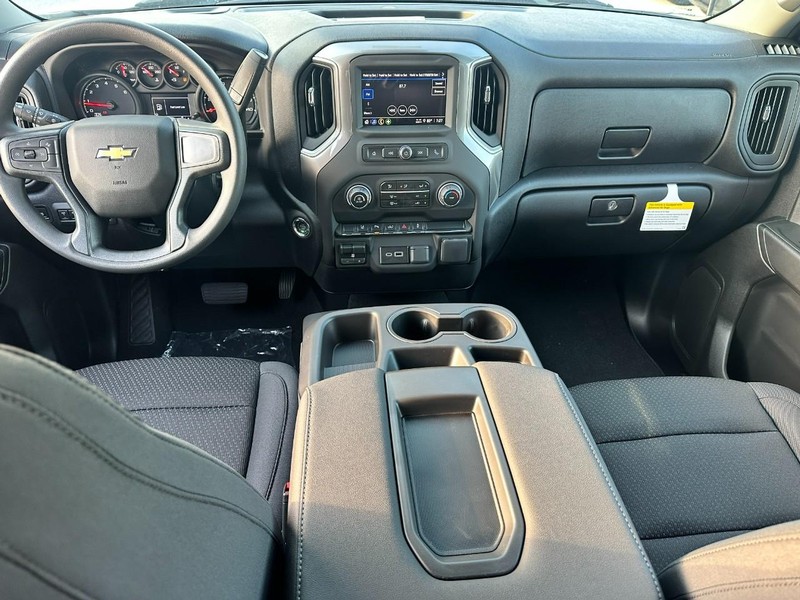 Chevrolet Silverado 2500HD Vehicle Full-screen Gallery Image 5