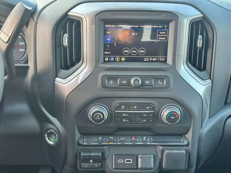 Chevrolet Silverado 2500HD Vehicle Full-screen Gallery Image 7