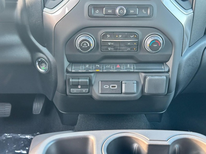 Chevrolet Silverado 2500HD Vehicle Full-screen Gallery Image 8