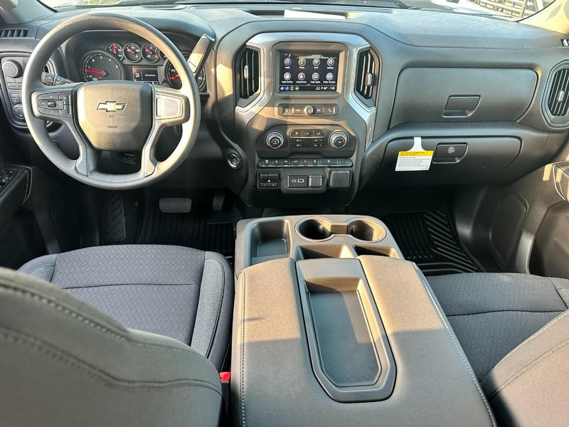 Chevrolet Silverado 2500HD Vehicle Full-screen Gallery Image 5