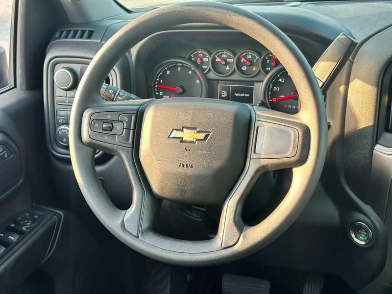 Chevrolet Silverado 2500HD Vehicle Full-screen Gallery Image 6