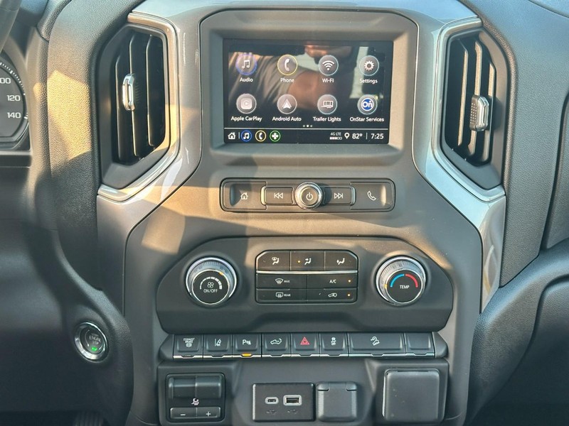 Chevrolet Silverado 2500HD Vehicle Full-screen Gallery Image 7