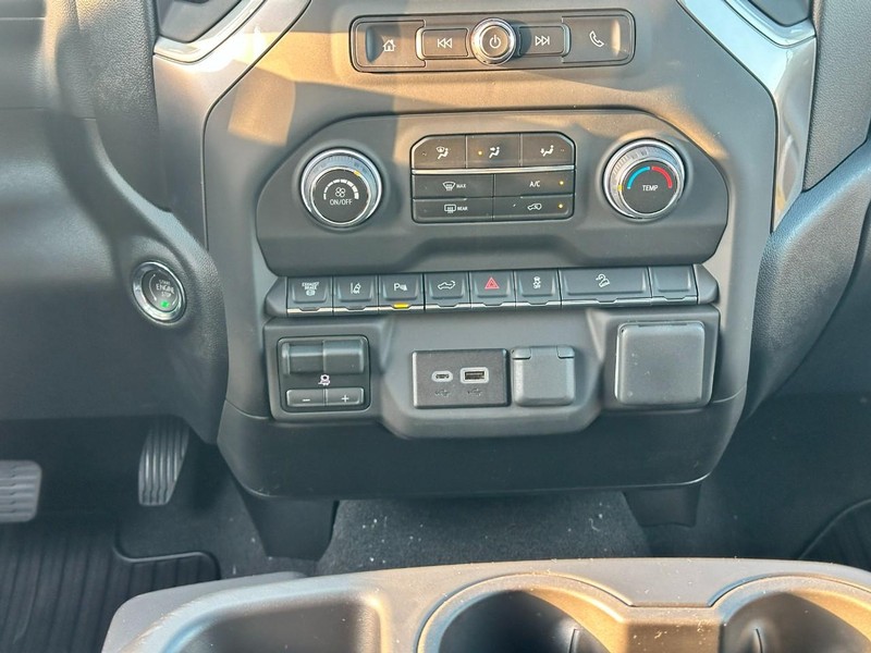 Chevrolet Silverado 2500HD Vehicle Full-screen Gallery Image 8