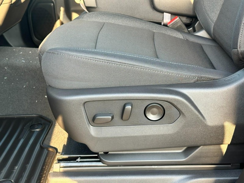 Chevrolet Silverado 2500HD Vehicle Full-screen Gallery Image 10