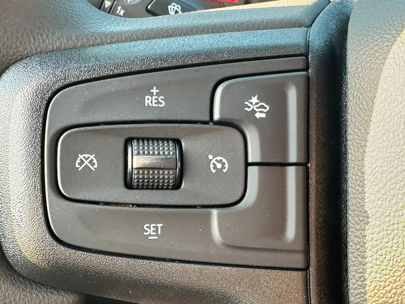 Chevrolet Silverado 2500HD Vehicle Full-screen Gallery Image 11