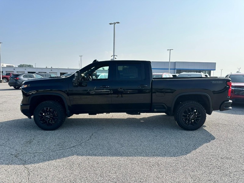 Chevrolet Silverado 2500HD Vehicle Full-screen Gallery Image 2