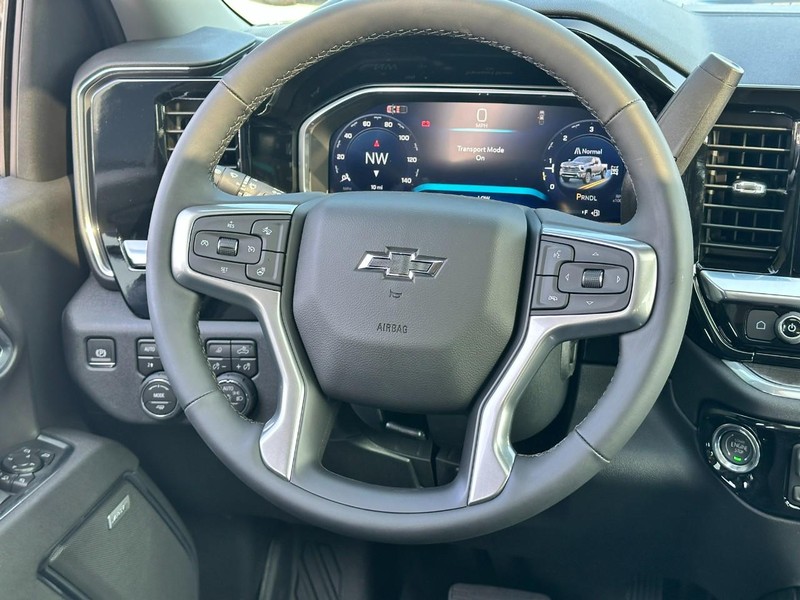 Chevrolet Silverado 2500HD Vehicle Full-screen Gallery Image 8