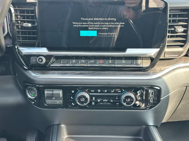 Chevrolet Silverado 2500HD Vehicle Full-screen Gallery Image 9