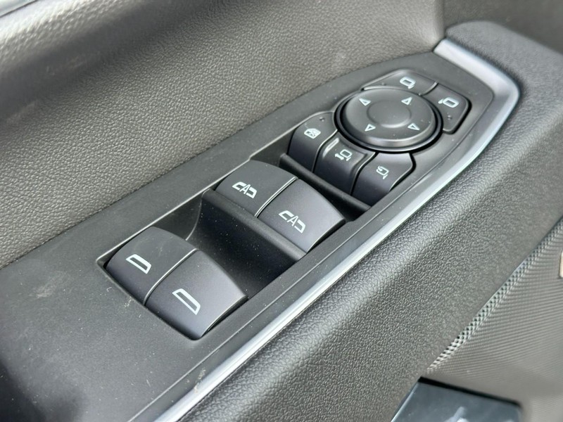 Chevrolet Silverado 2500HD Vehicle Full-screen Gallery Image 11