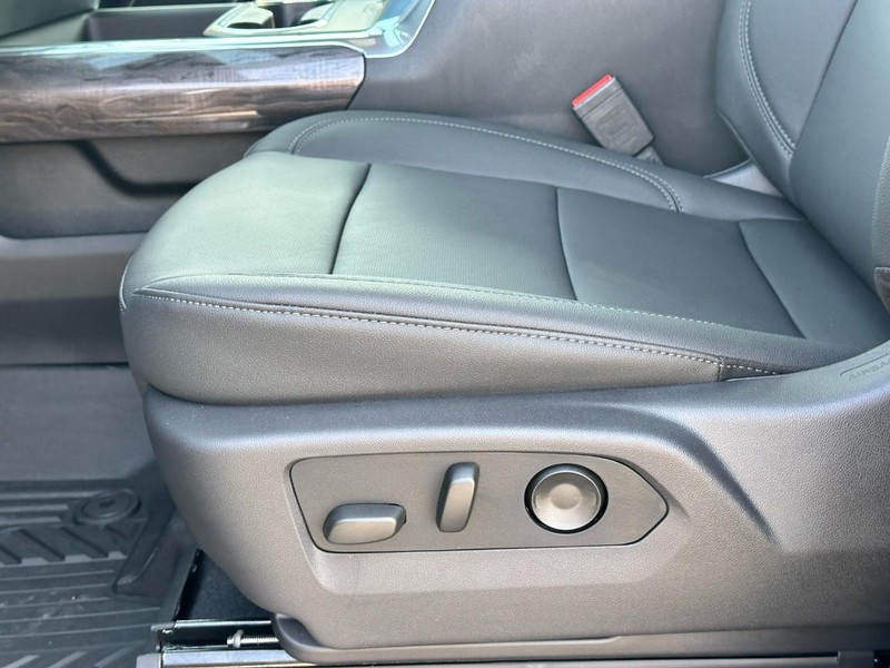 Chevrolet Silverado 2500HD Vehicle Full-screen Gallery Image 13