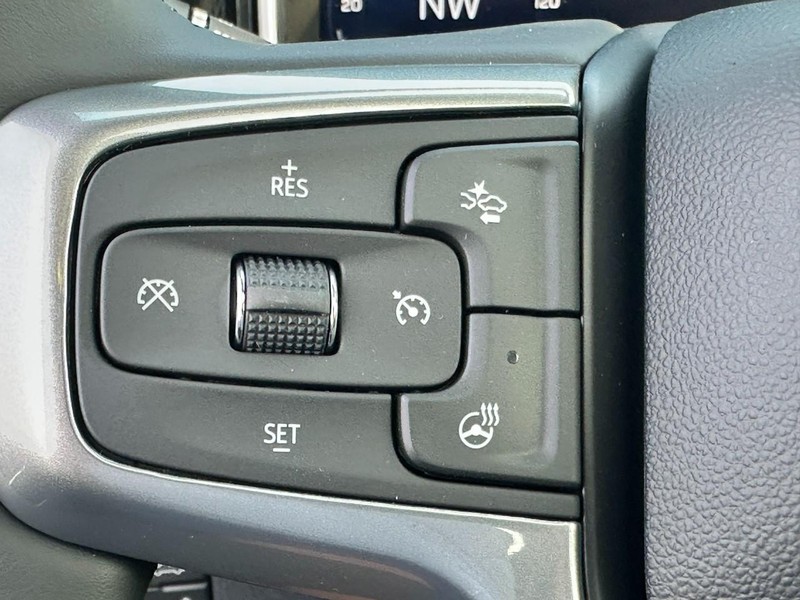 Chevrolet Silverado 2500HD Vehicle Full-screen Gallery Image 14