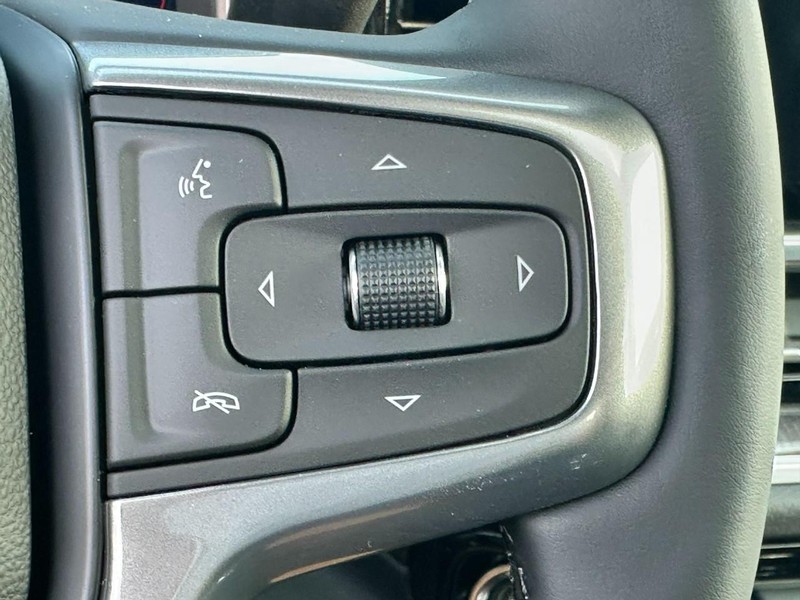 Chevrolet Silverado 2500HD Vehicle Full-screen Gallery Image 15