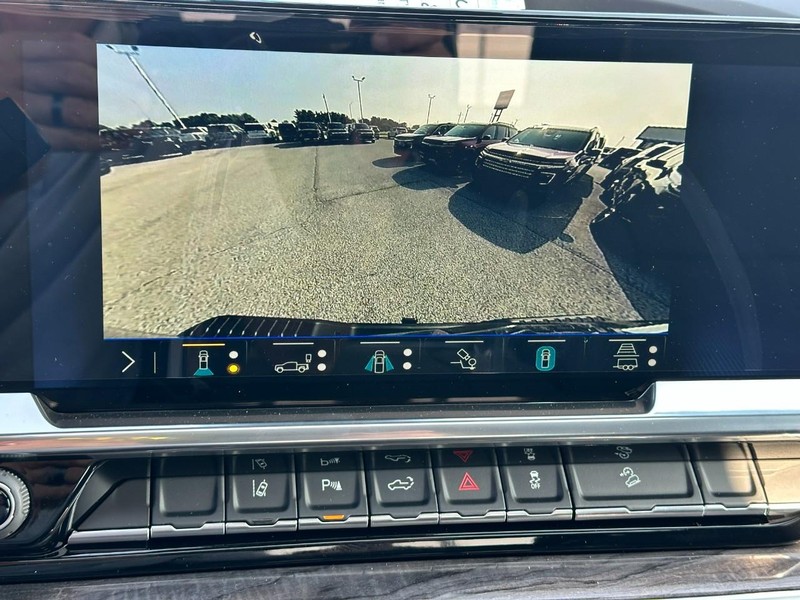 Chevrolet Silverado 2500HD Vehicle Full-screen Gallery Image 17