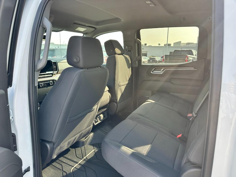 Chevrolet Silverado 1500 Vehicle Full-screen Gallery Image 4