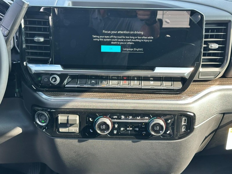 Chevrolet Silverado 1500 Vehicle Full-screen Gallery Image 7