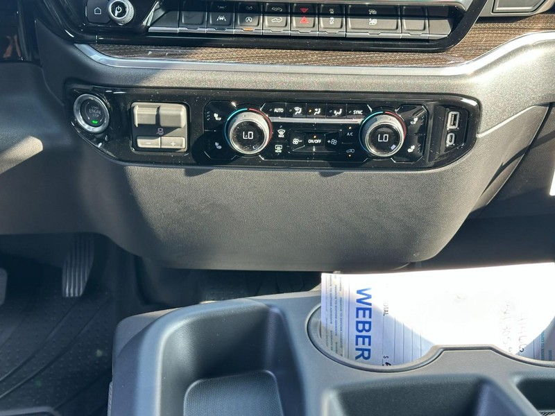 Chevrolet Silverado 1500 Vehicle Full-screen Gallery Image 8