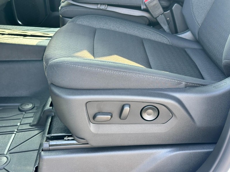 Chevrolet Silverado 1500 Vehicle Full-screen Gallery Image 10