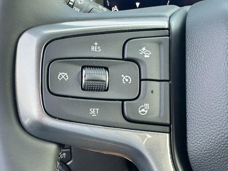 Chevrolet Silverado 1500 Vehicle Full-screen Gallery Image 11