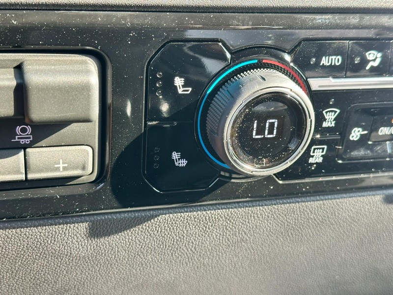 Chevrolet Silverado 1500 Vehicle Full-screen Gallery Image 13