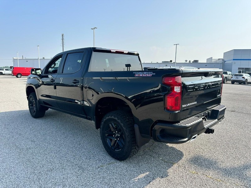 Chevrolet Silverado 1500 Vehicle Full-screen Gallery Image 3
