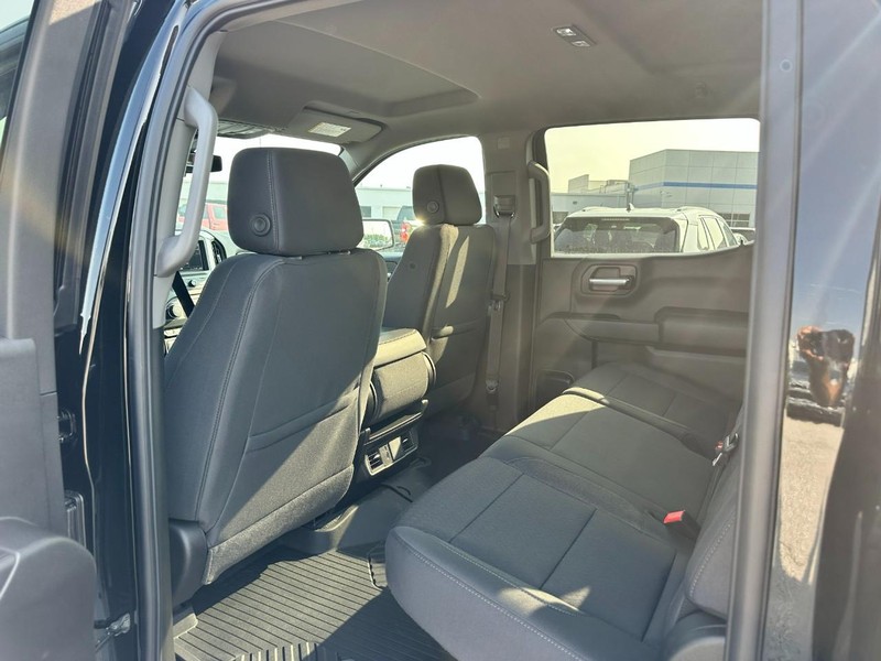 Chevrolet Silverado 1500 Vehicle Full-screen Gallery Image 4