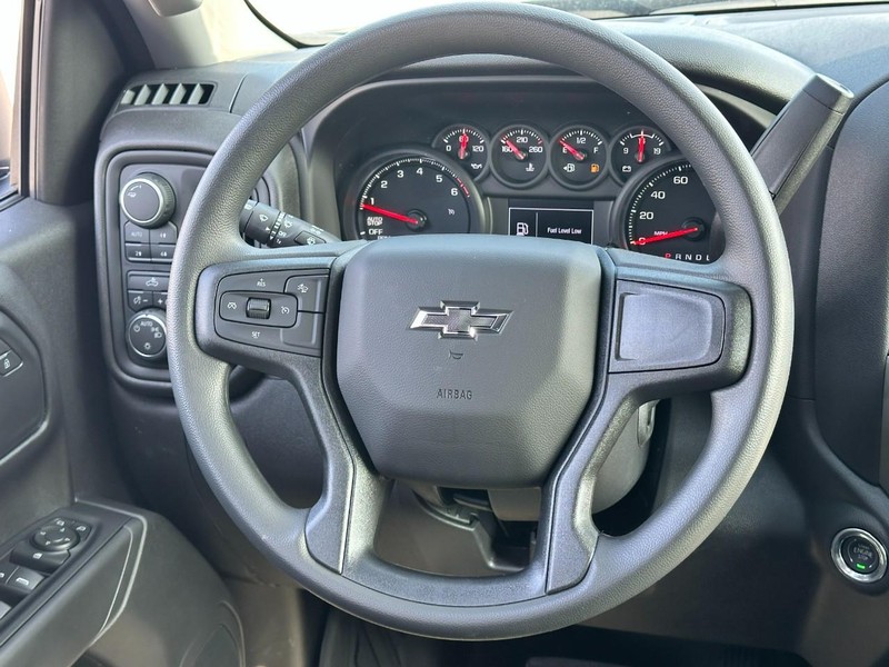 Chevrolet Silverado 1500 Vehicle Full-screen Gallery Image 6