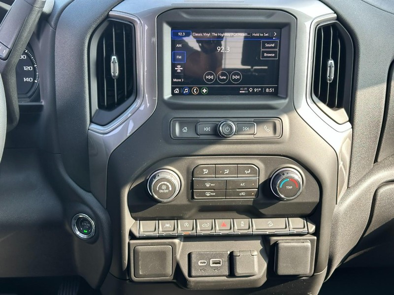 Chevrolet Silverado 1500 Vehicle Full-screen Gallery Image 7