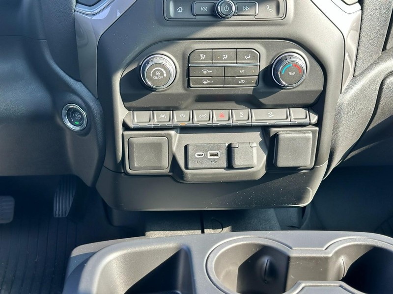 Chevrolet Silverado 1500 Vehicle Full-screen Gallery Image 8