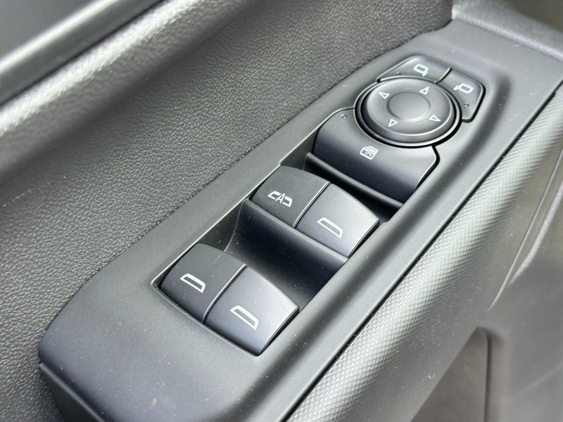 Chevrolet Silverado 1500 Vehicle Full-screen Gallery Image 9