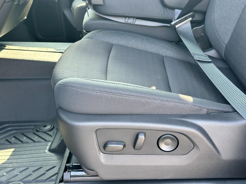 Chevrolet Silverado 1500 Vehicle Full-screen Gallery Image 10