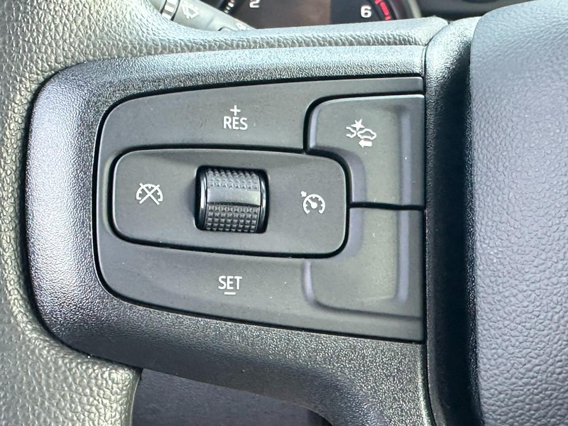 Chevrolet Silverado 1500 Vehicle Full-screen Gallery Image 11
