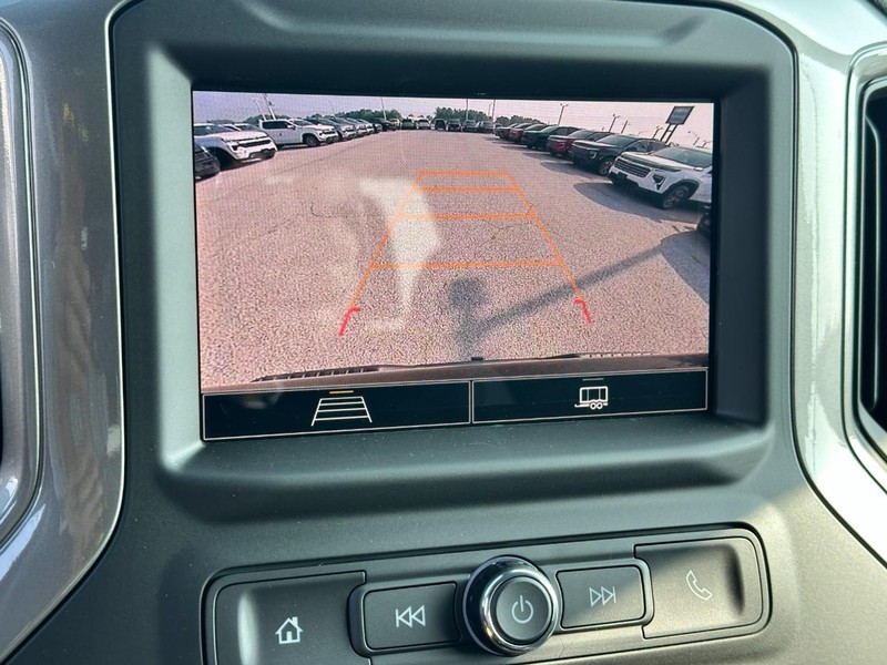 Chevrolet Silverado 1500 Vehicle Full-screen Gallery Image 12