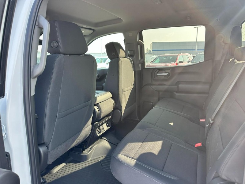 Chevrolet Silverado 1500 Vehicle Full-screen Gallery Image 4