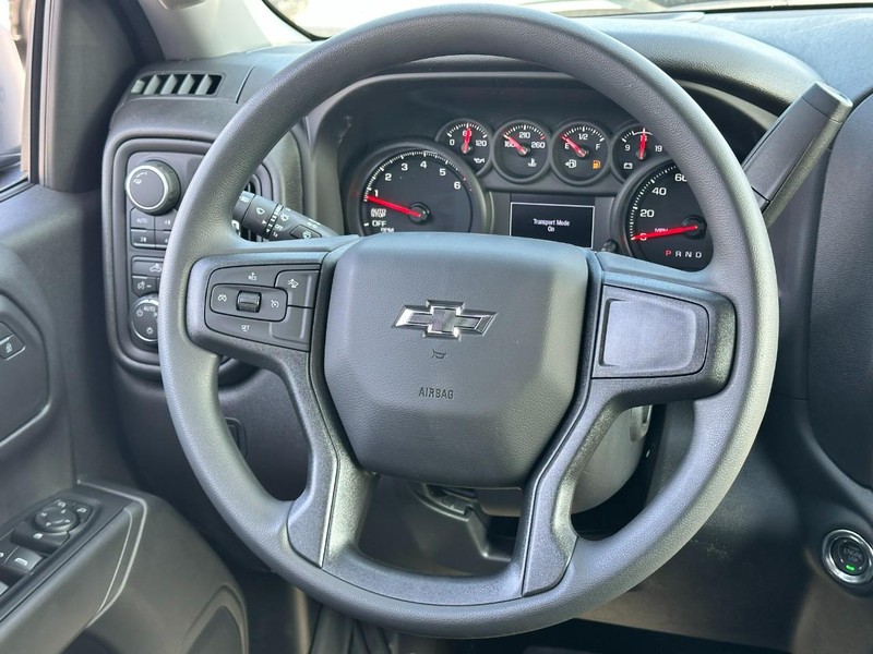 Chevrolet Silverado 1500 Vehicle Full-screen Gallery Image 6