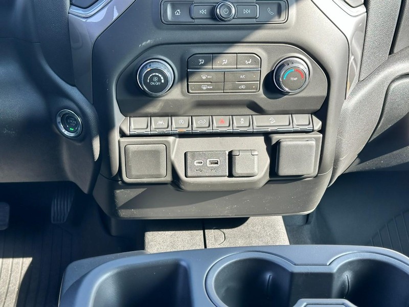 Chevrolet Silverado 1500 Vehicle Full-screen Gallery Image 8