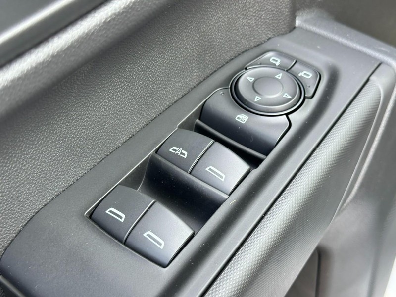 Chevrolet Silverado 1500 Vehicle Full-screen Gallery Image 9