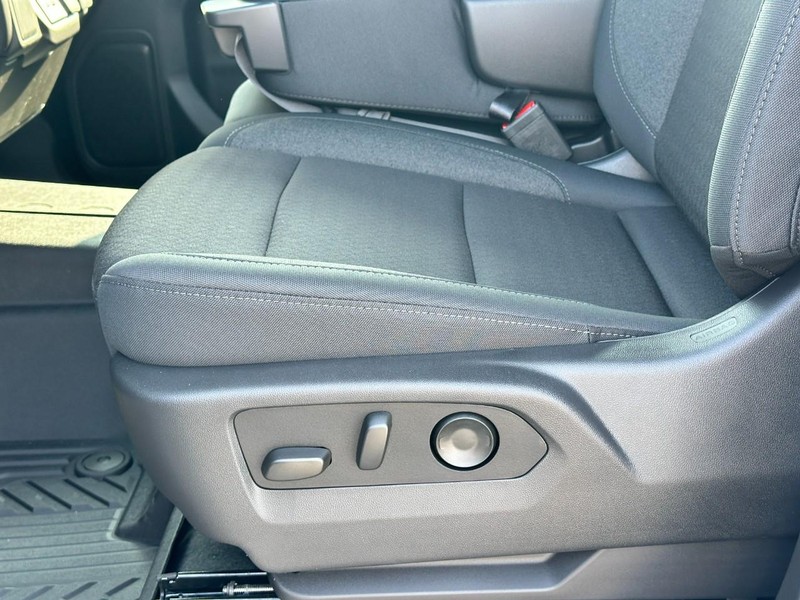 Chevrolet Silverado 1500 Vehicle Full-screen Gallery Image 10