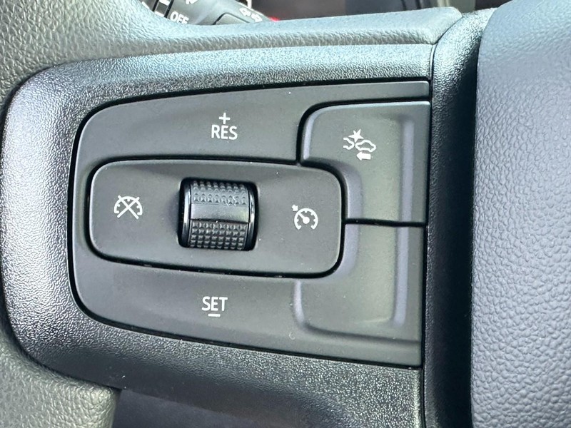 Chevrolet Silverado 1500 Vehicle Full-screen Gallery Image 11