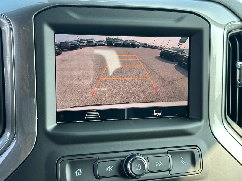 Chevrolet Silverado 1500 Vehicle Full-screen Gallery Image 12