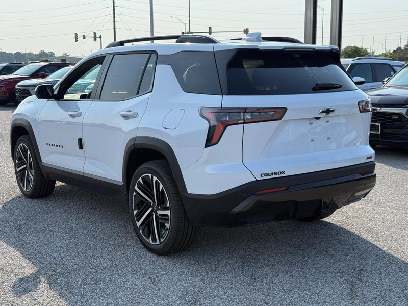 Chevrolet Equinox Vehicle Full-screen Gallery Image 3