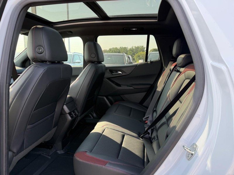 Chevrolet Equinox Vehicle Full-screen Gallery Image 6