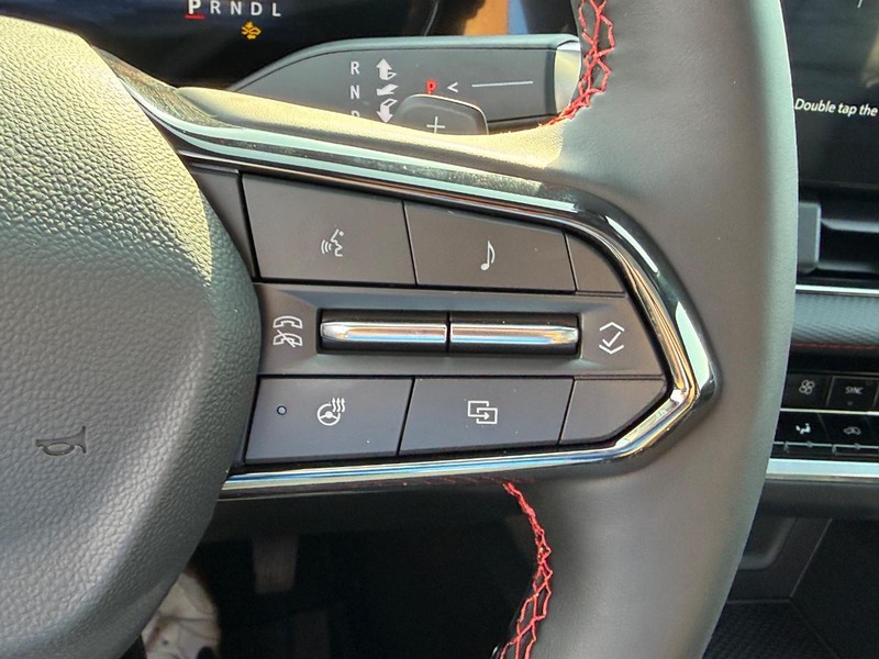 Chevrolet Equinox Vehicle Full-screen Gallery Image 14