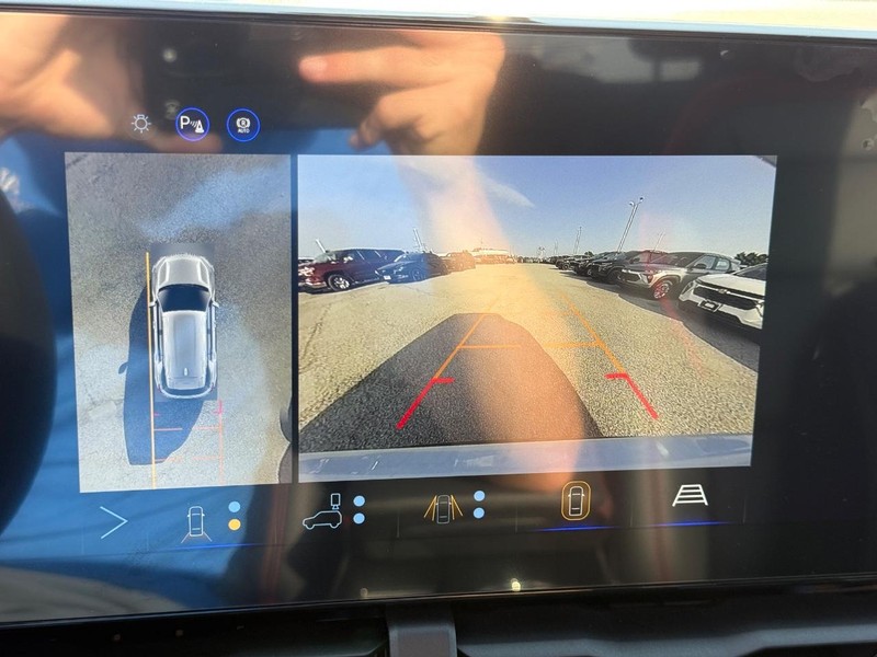 Chevrolet Equinox Vehicle Full-screen Gallery Image 16