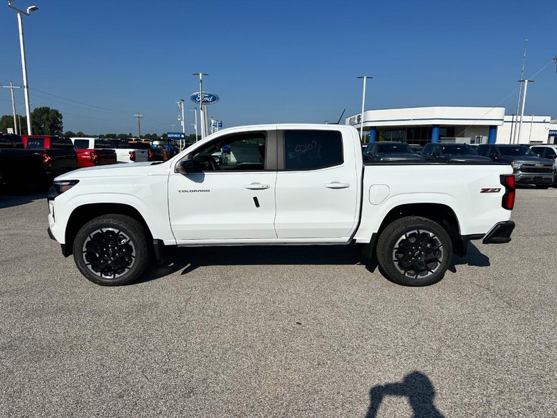 Chevrolet Colorado Vehicle Full-screen Gallery Image 2