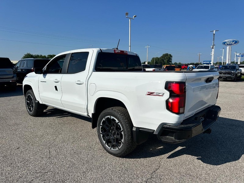 Chevrolet Colorado Vehicle Full-screen Gallery Image 3