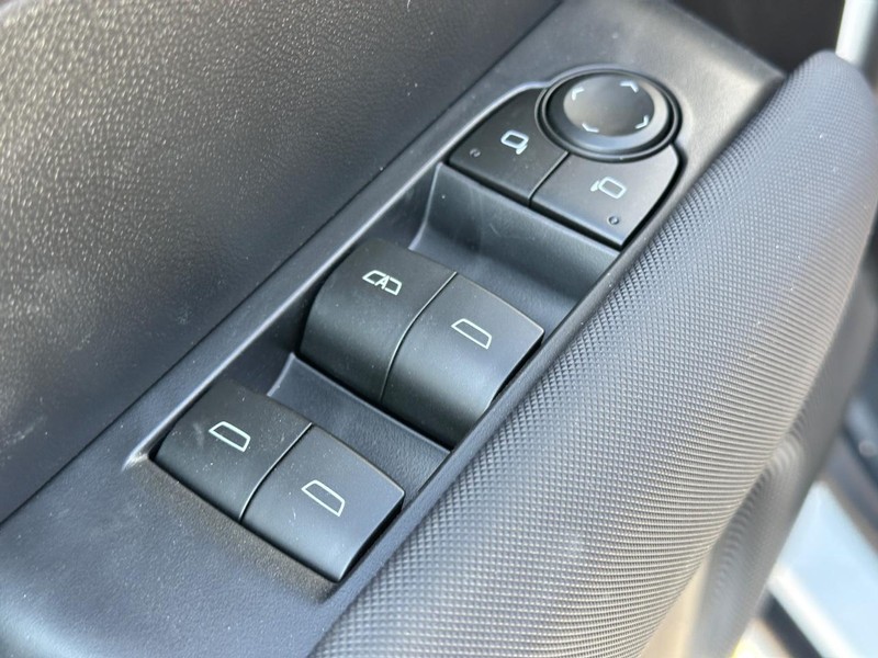 Chevrolet Colorado Vehicle Full-screen Gallery Image 9