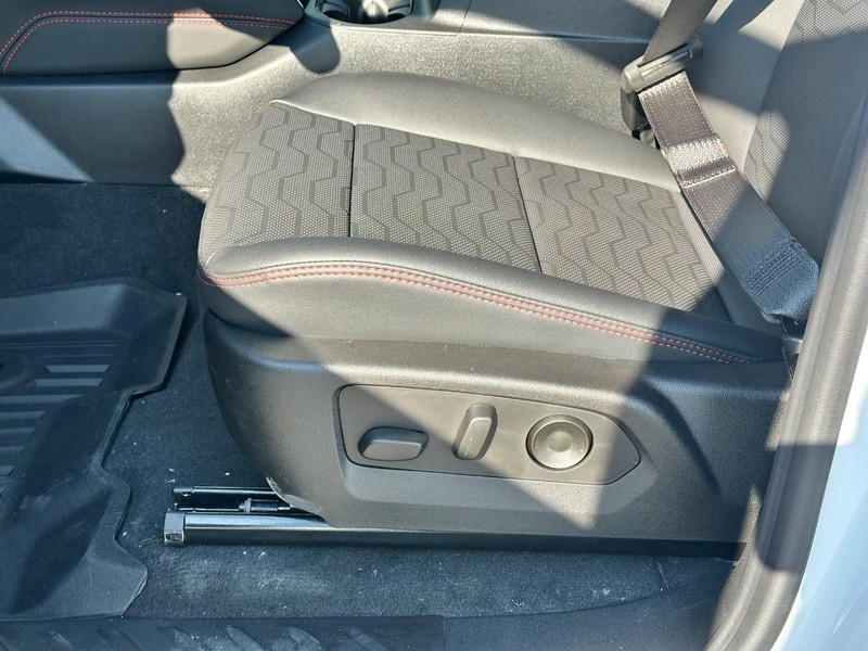 Chevrolet Colorado Vehicle Full-screen Gallery Image 11